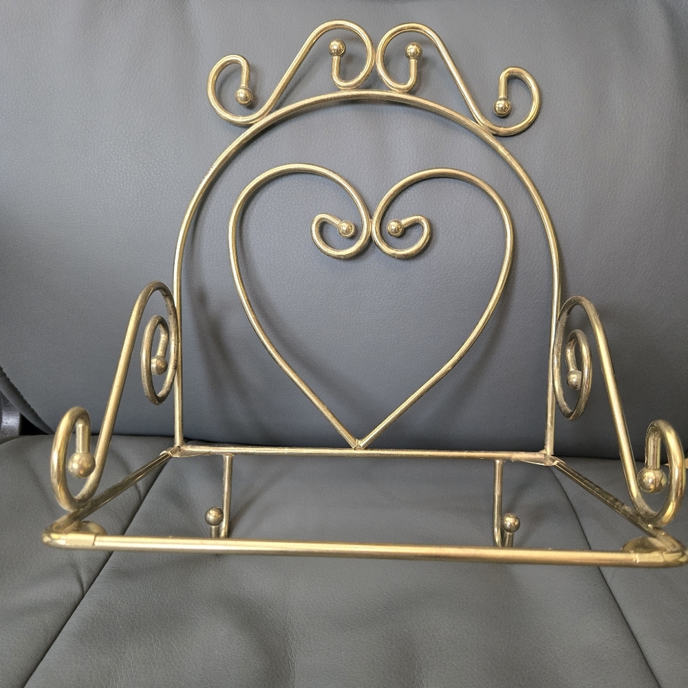 Gold Tone Heart Wire Shelf With Hangers. No Shelf